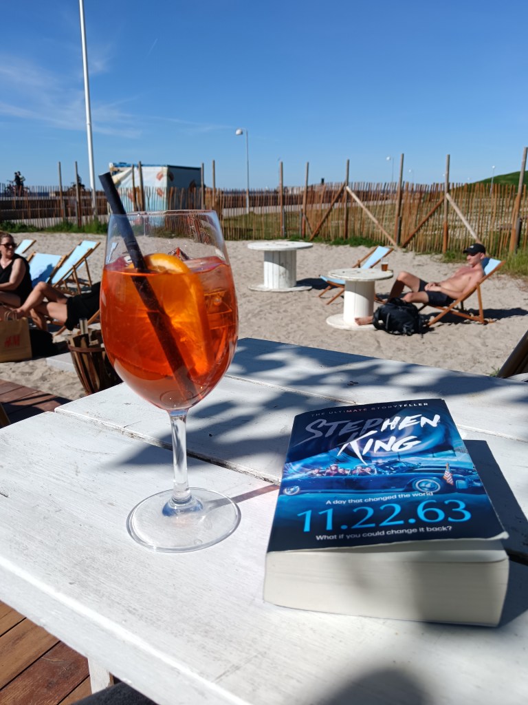 An aperol spritz and a Stephen King book 