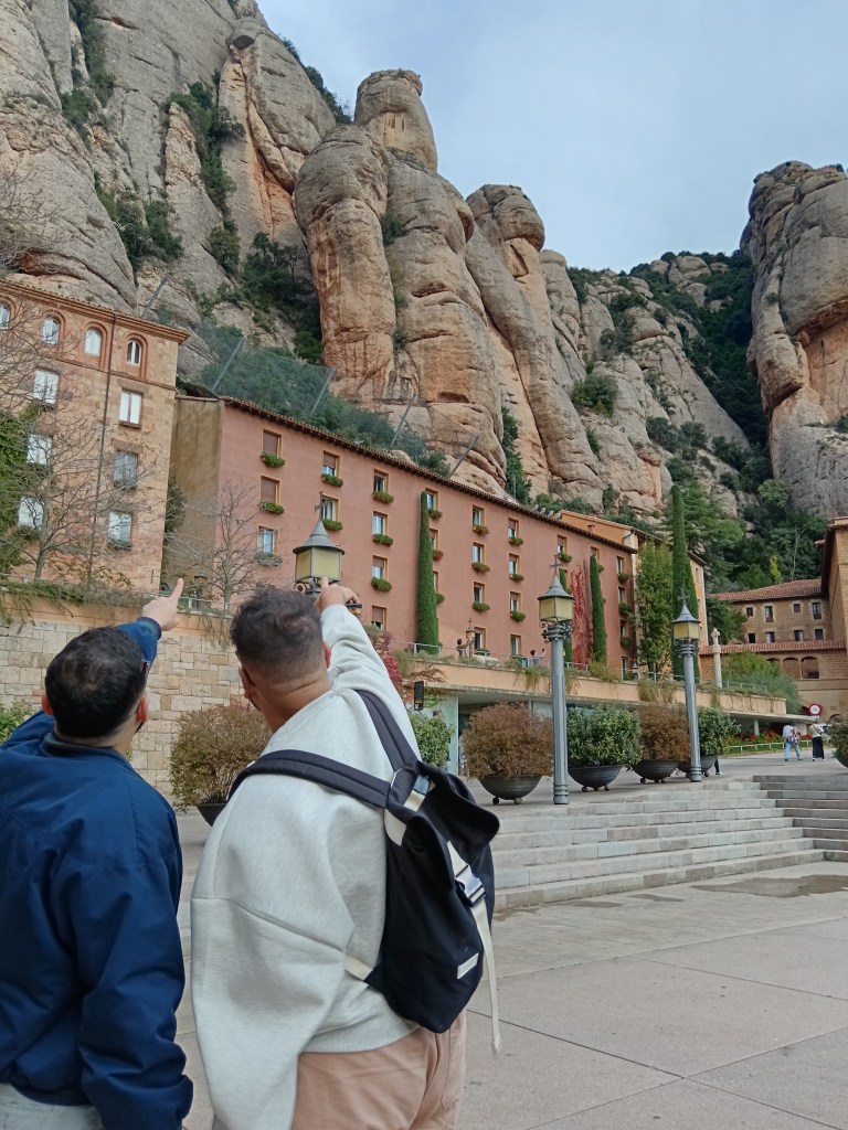 Bruno and Leo point up at the mountain
