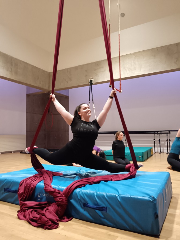 On aerial silks I do the splits