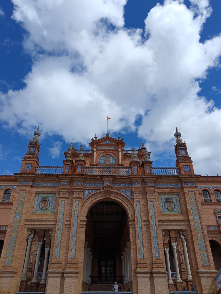 A large grand tiled building
