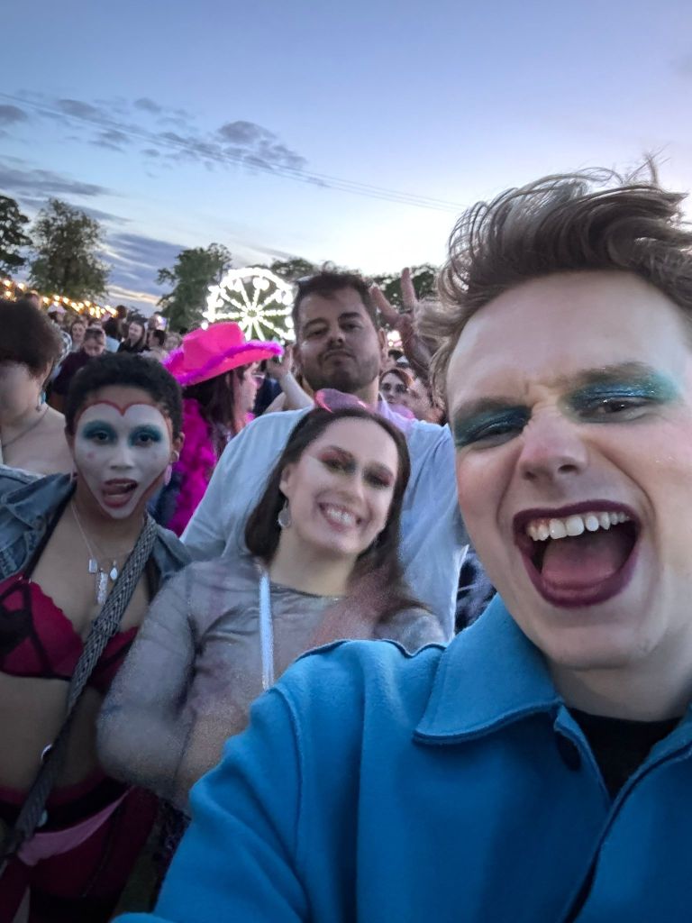 Friends smile at the Chappell gig