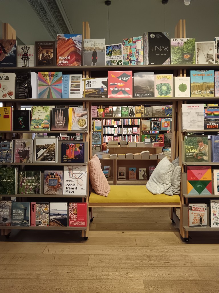 A cute seat dissects a big bookshelf
